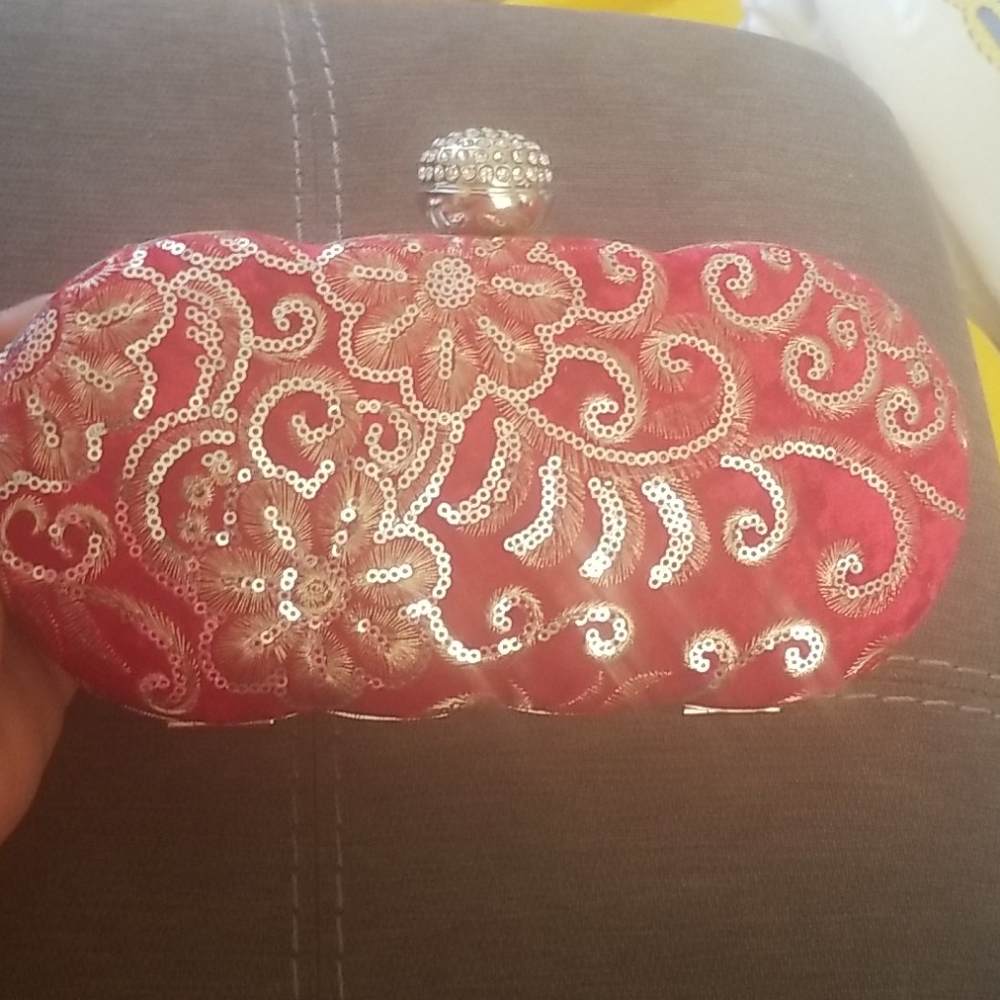 Red clutch